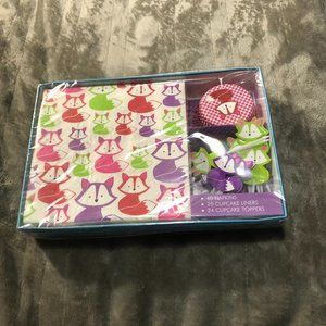 Adorable Cupcake decorating set.